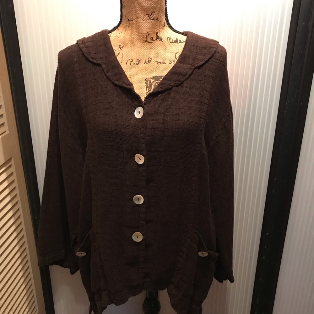 100% Linen abalone button done shirt.